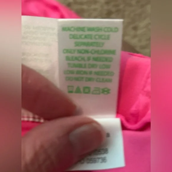 Like New Lilly Pulitzer *SOFT* Bright Pink Karessa SPF 50+Top, Size Medium - Picture 14 of 15